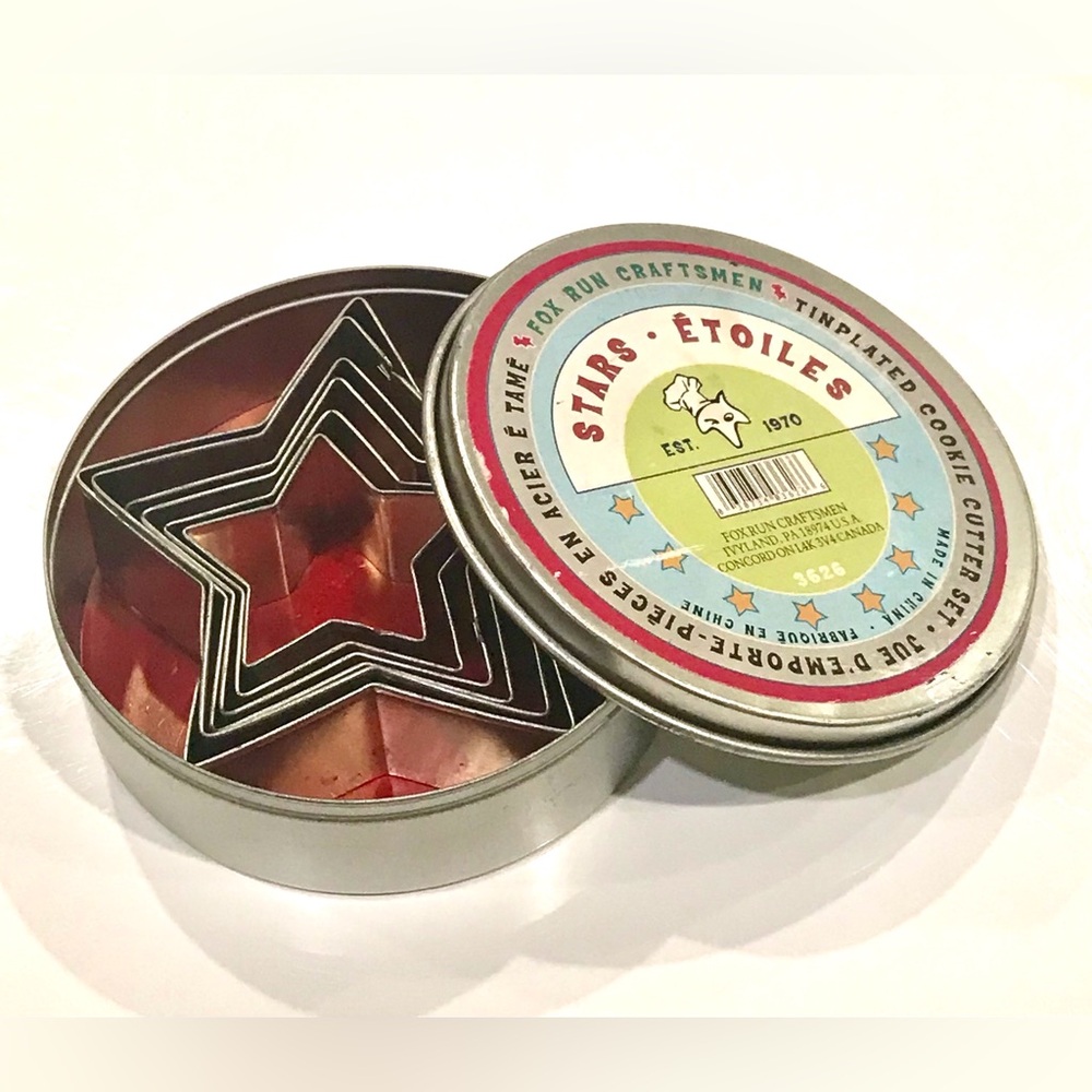 A Set of 6 Gradually Sized Star Shaped Cookie Cutters in a Round Tin Box